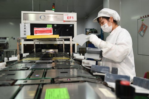 追風逐日 西部新能源基地建設(shè)策馬揚鞭，新興能源技術(shù)研發(fā)開啟綠色新篇章